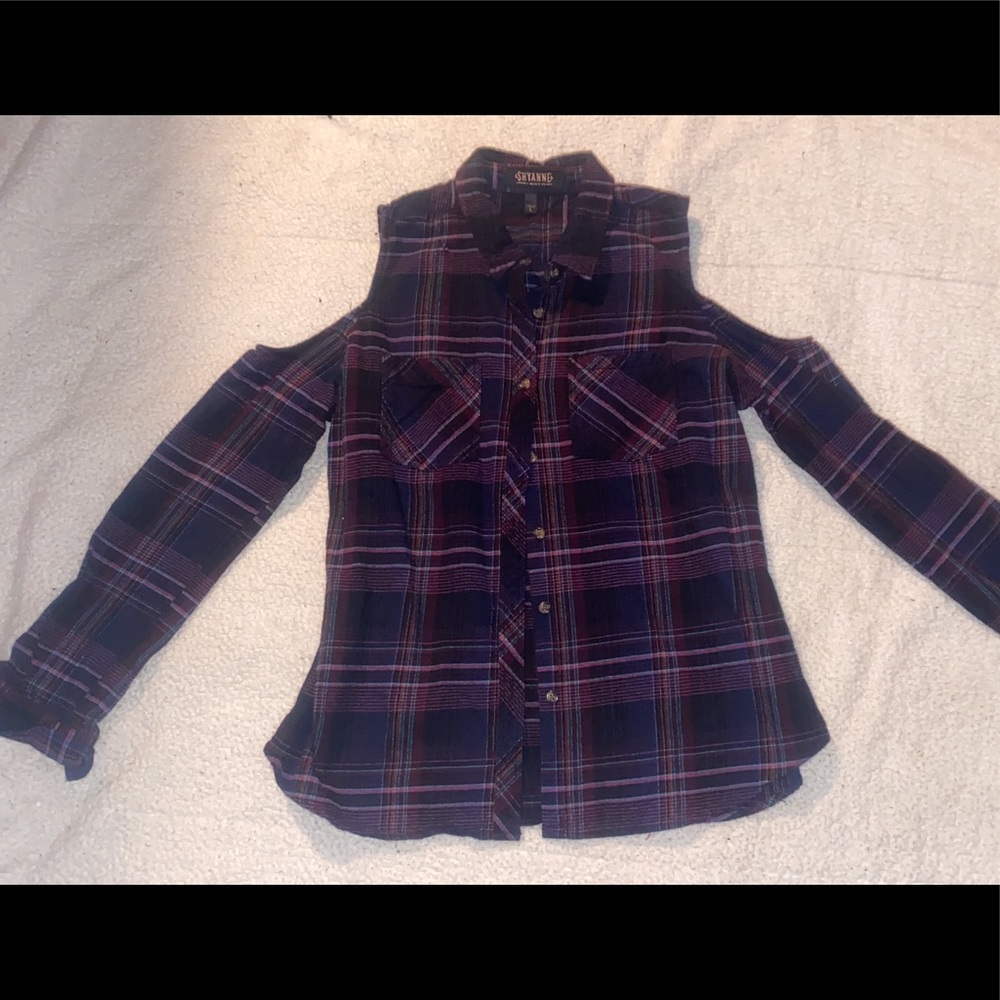 Peek a boo shirt long sleeve open on shoulders